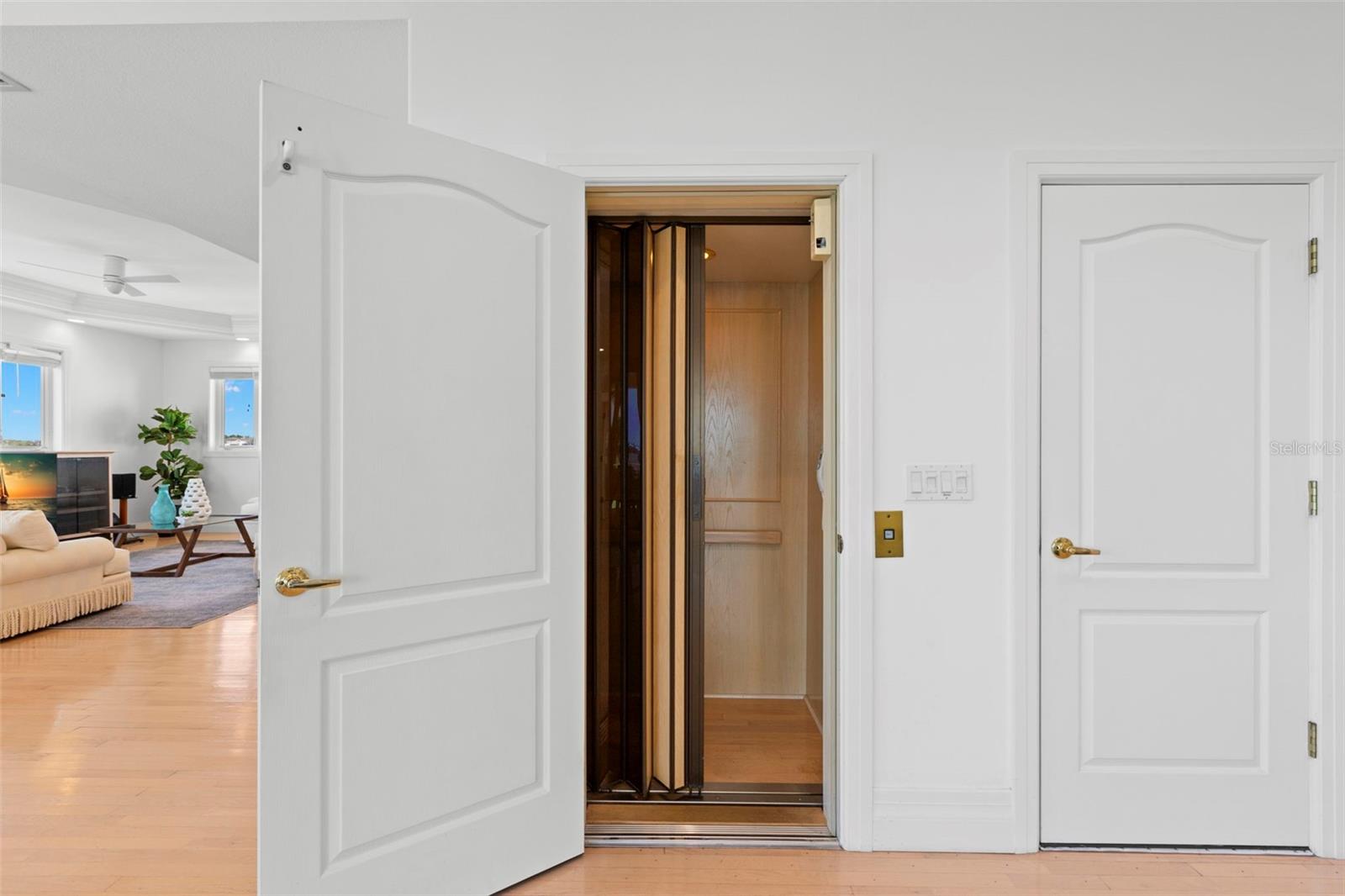 6130 KIPPS COLONY Dr GULFPORT, FL 33707