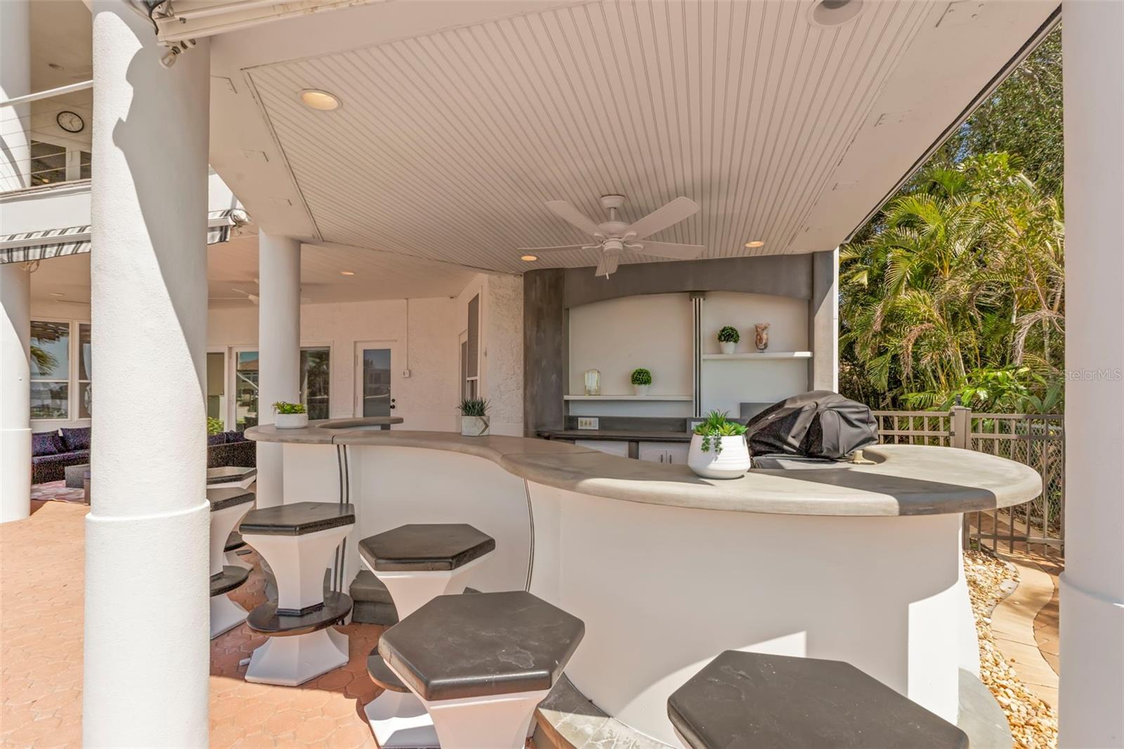 6130 KIPPS COLONY Dr GULFPORT, FL 33707