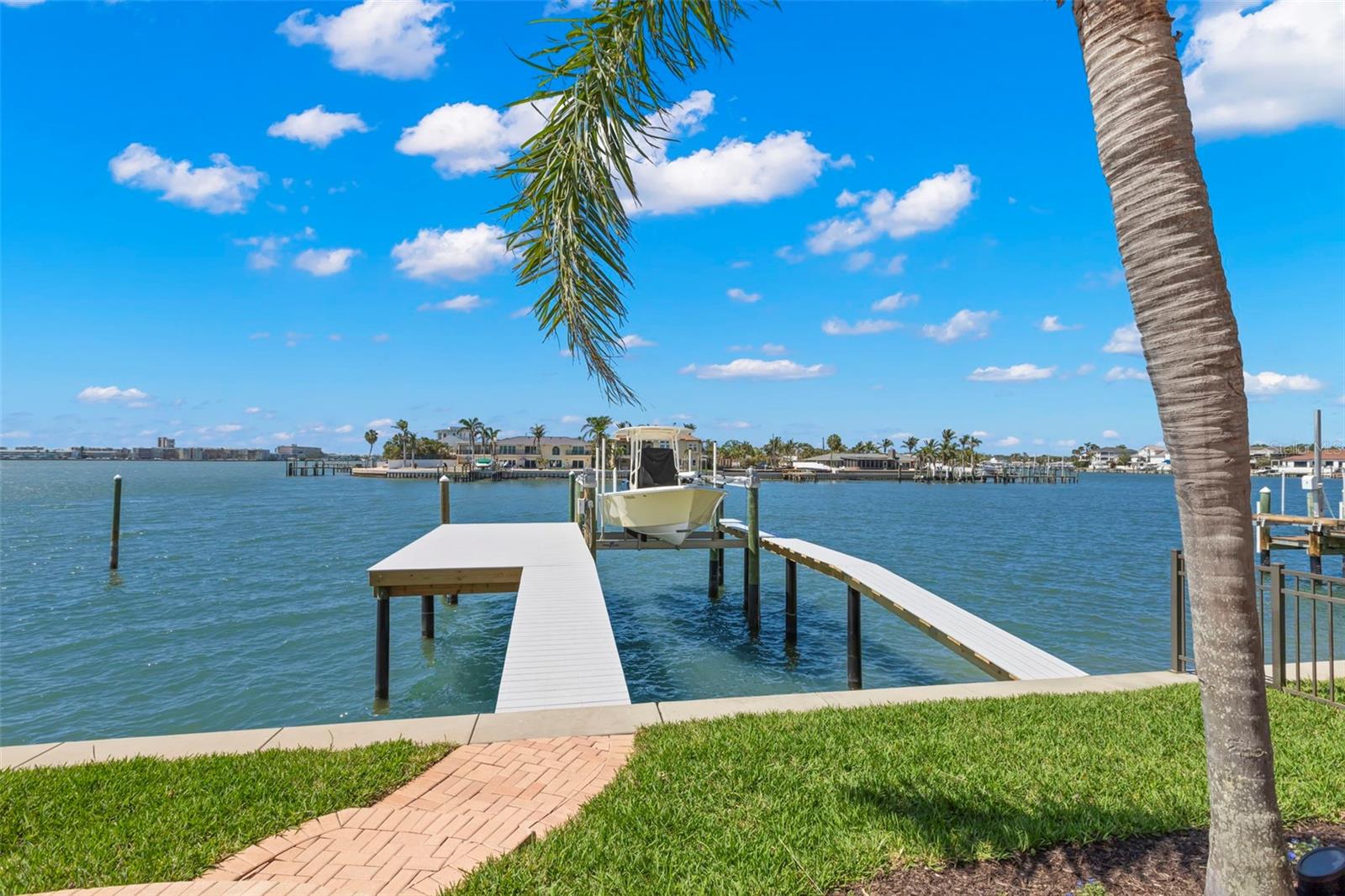 6130 KIPPS COLONY Dr GULFPORT, FL 33707