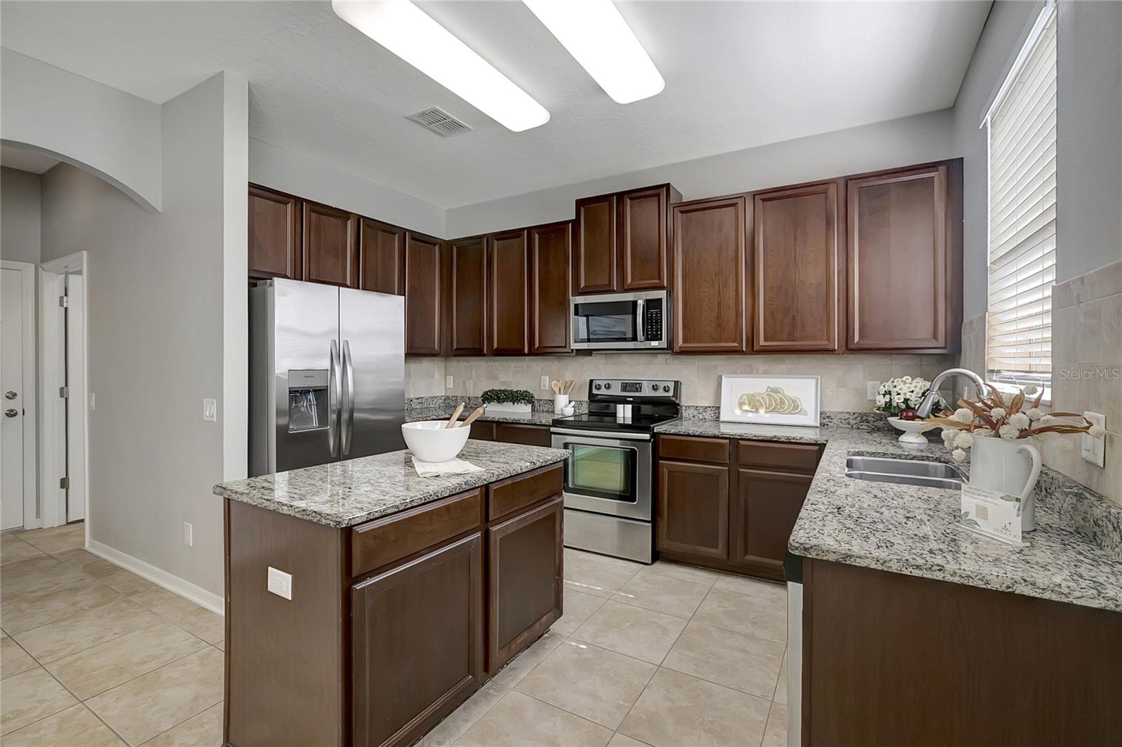 10653 PICTORIAL Park Dr TAMPA, FL 33647