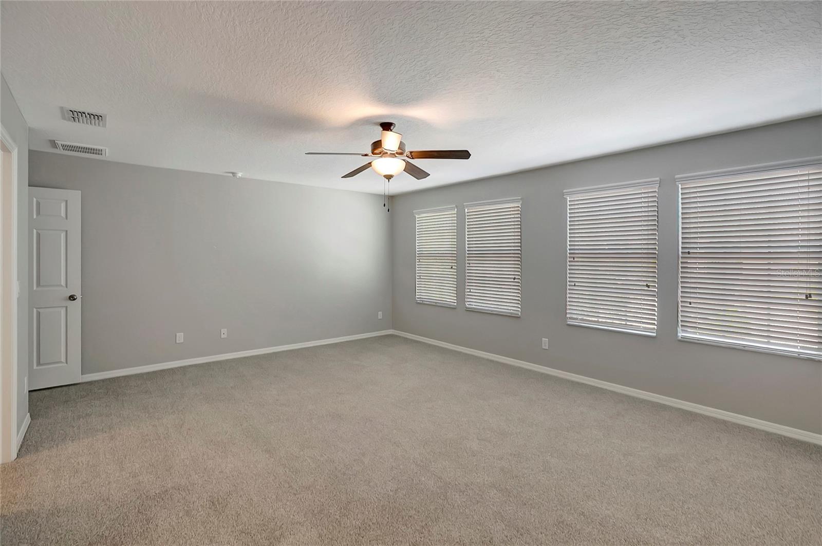 10653 PICTORIAL Park Dr TAMPA, FL 33647