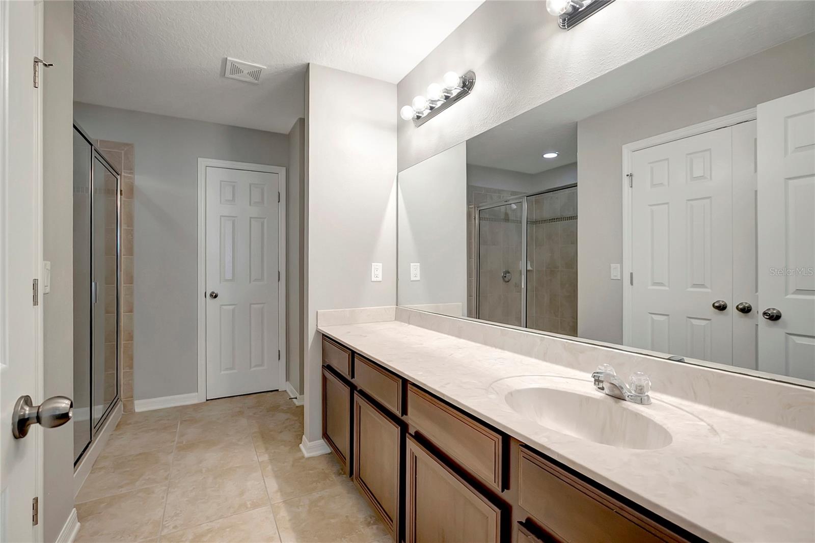 10653 PICTORIAL Park Dr TAMPA, FL 33647