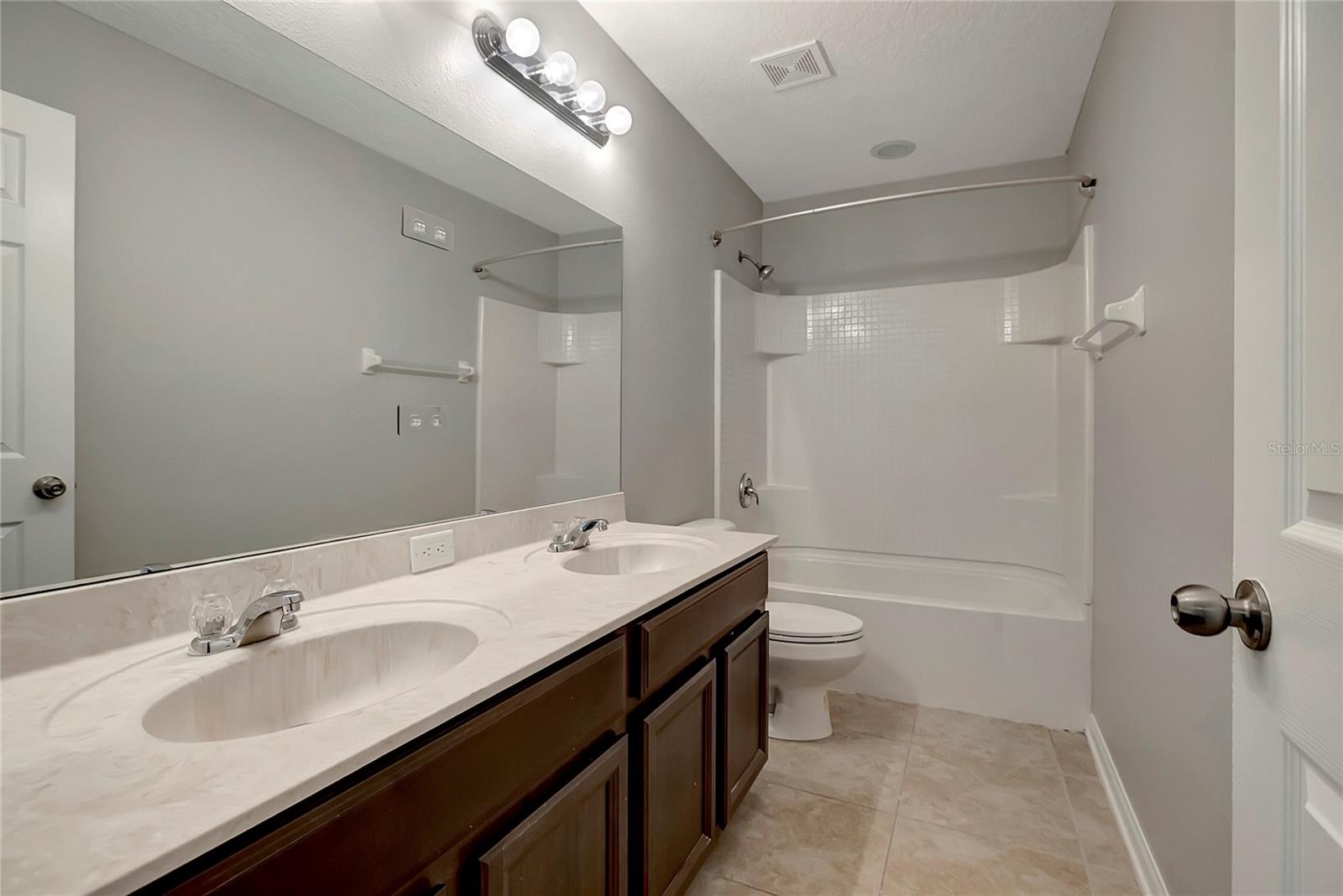 10653 PICTORIAL Park Dr TAMPA, FL 33647