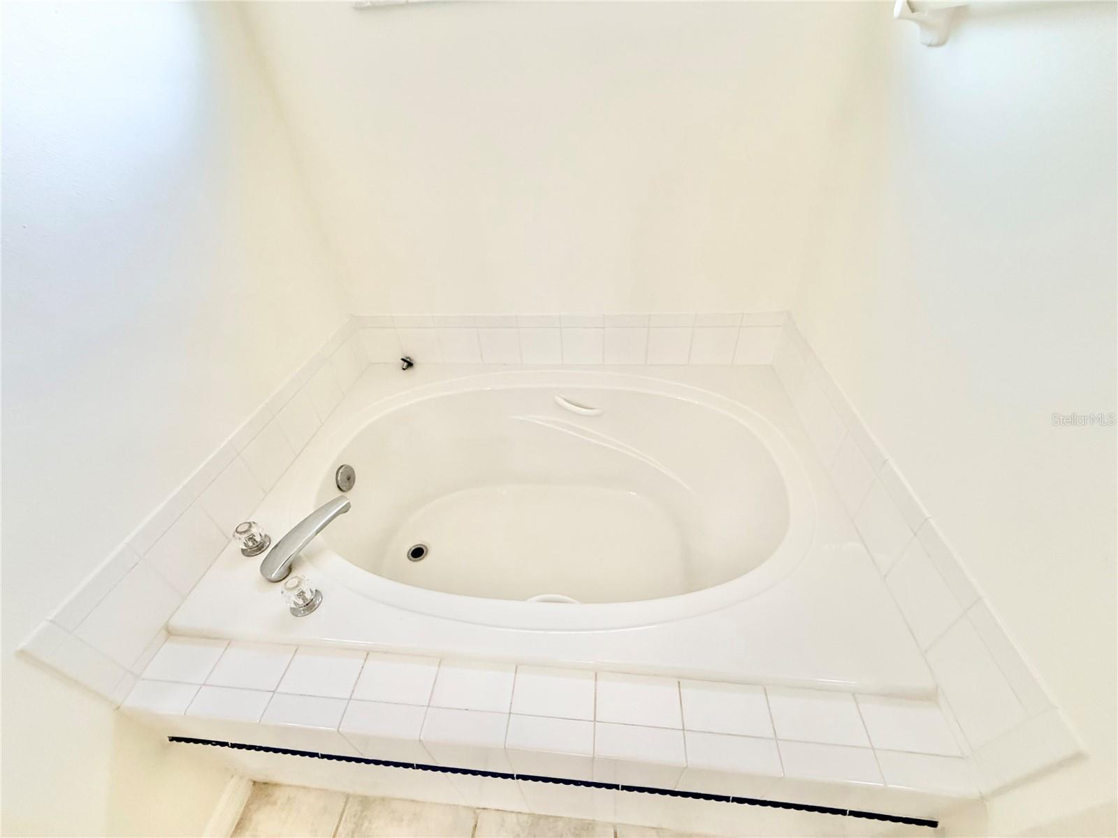 2494 TREMONT Dr EUSTIS, FL 32726