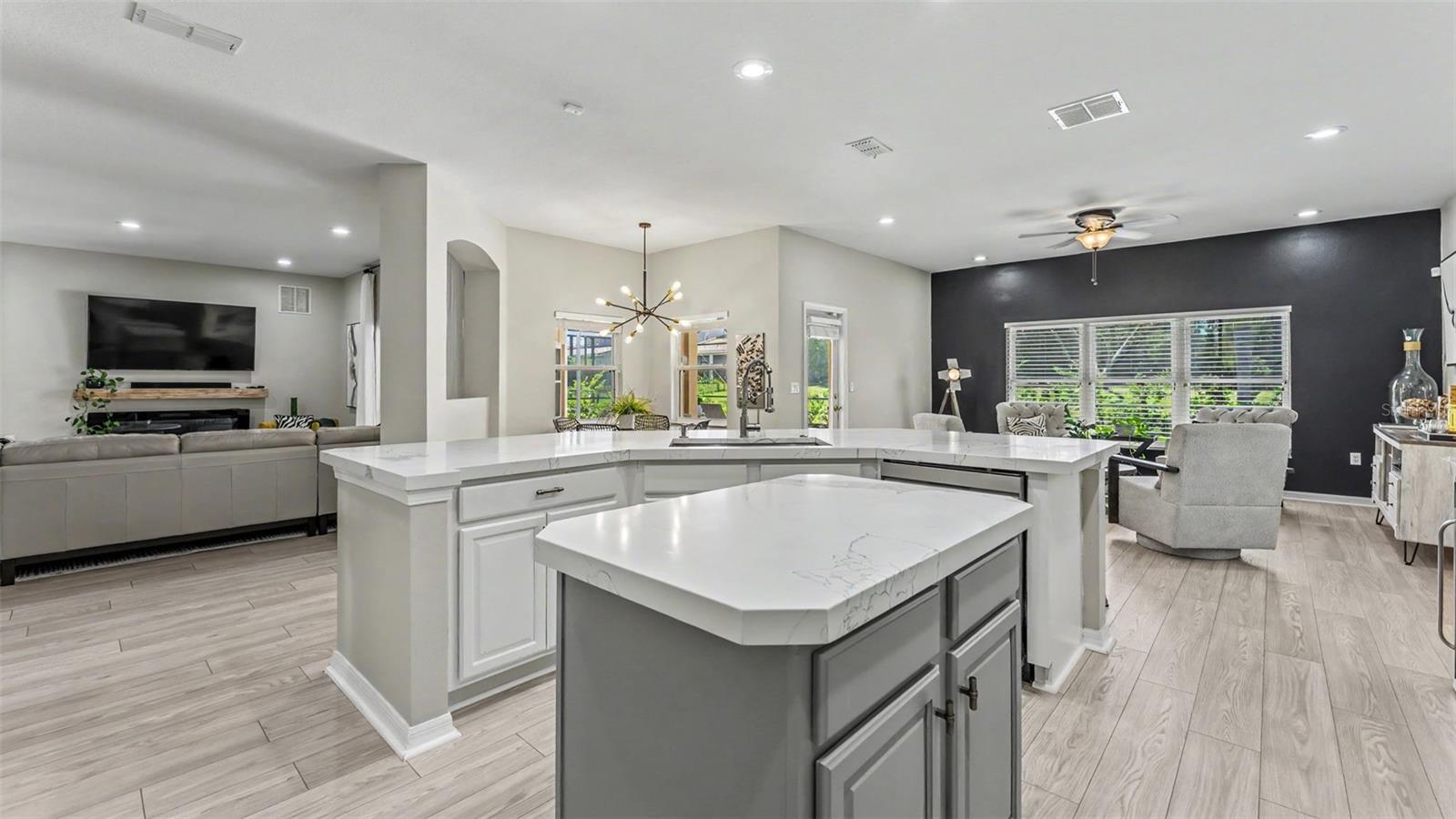 3826 GOLDEN FEATHER Way KISSIMMEE, FL 34746