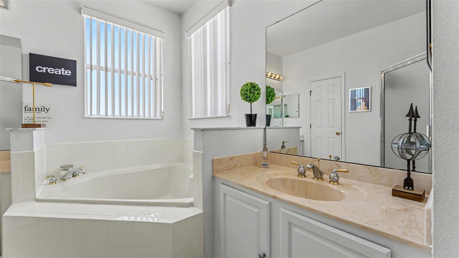 3826 GOLDEN FEATHER Way KISSIMMEE, FL 34746