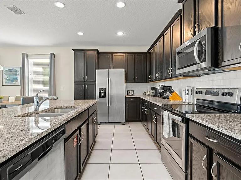 1521 CAREY PALM Cir KISSIMMEE, FL 34747