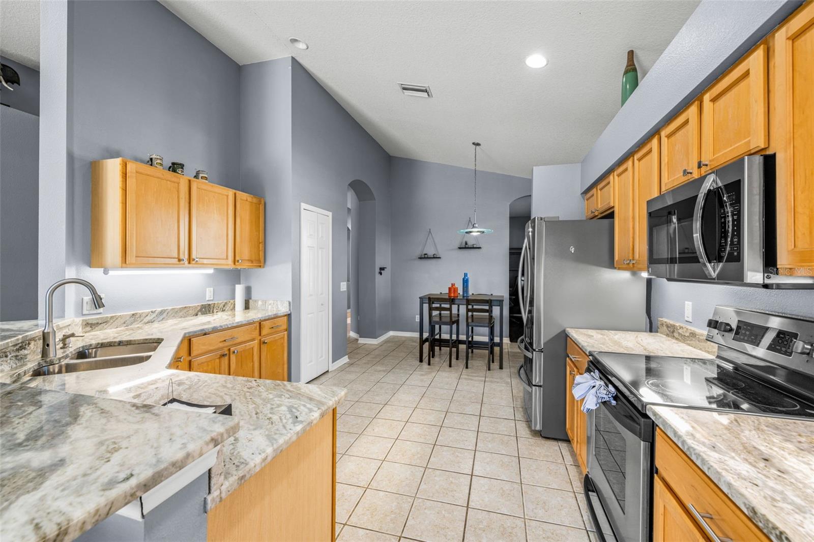 8425 FENWICK Ave TAMPA, FL 33647