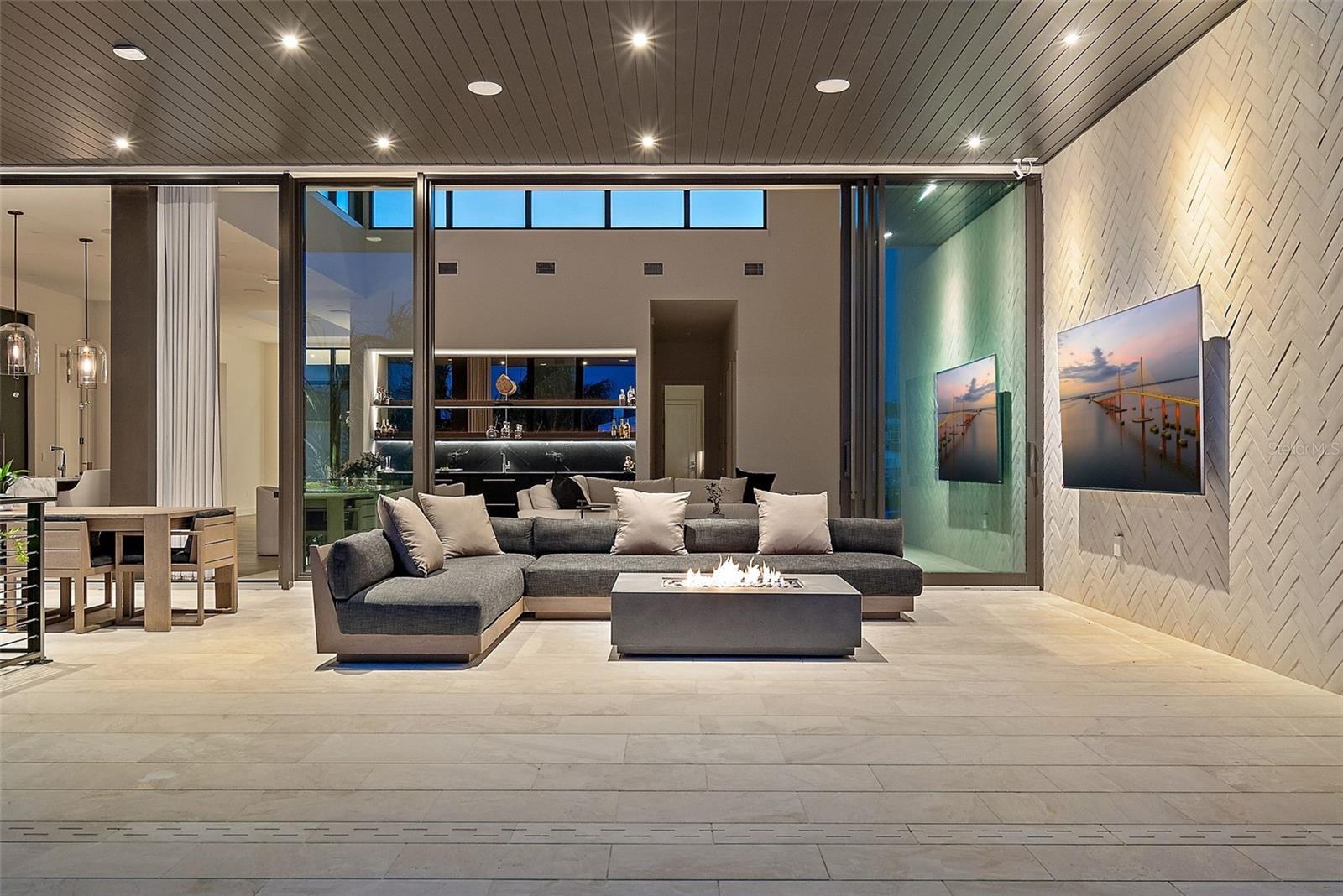 501 BARCELONA Dr TIERRA VERDE, FL 33715