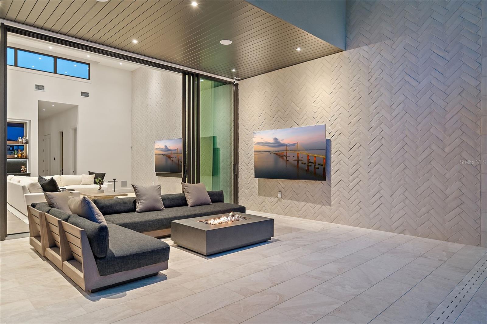 501 BARCELONA Dr TIERRA VERDE, FL 33715