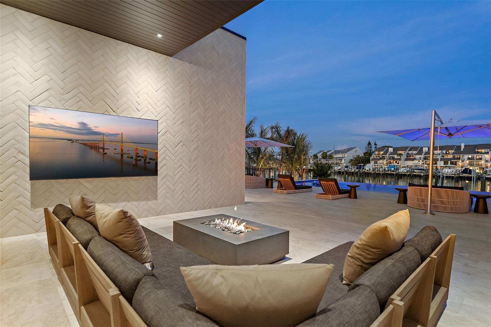 501 BARCELONA Dr TIERRA VERDE, FL 33715