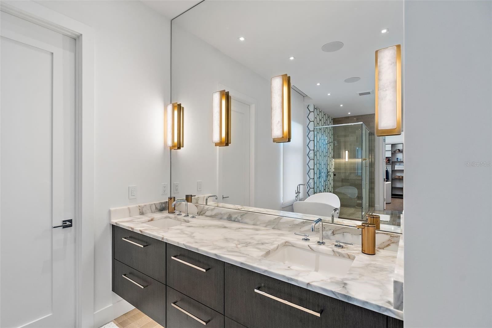 501 BARCELONA Dr TIERRA VERDE, FL 33715