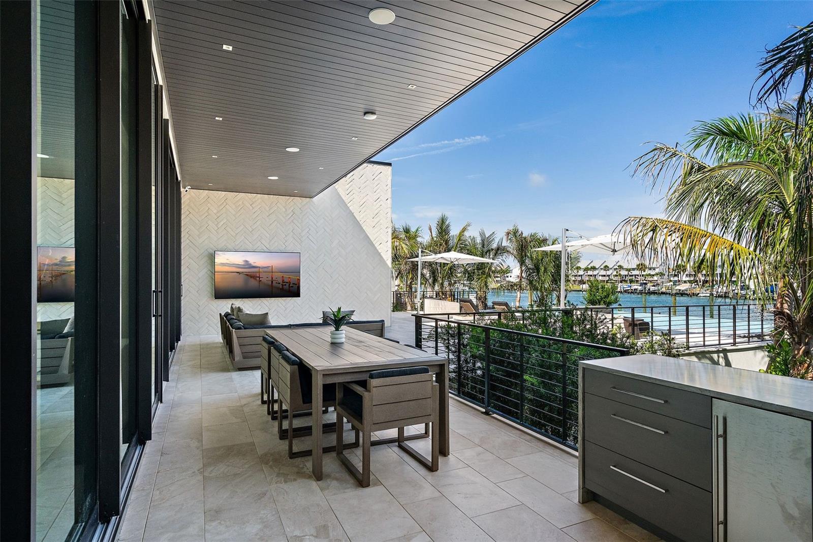 501 BARCELONA Dr TIERRA VERDE, FL 33715