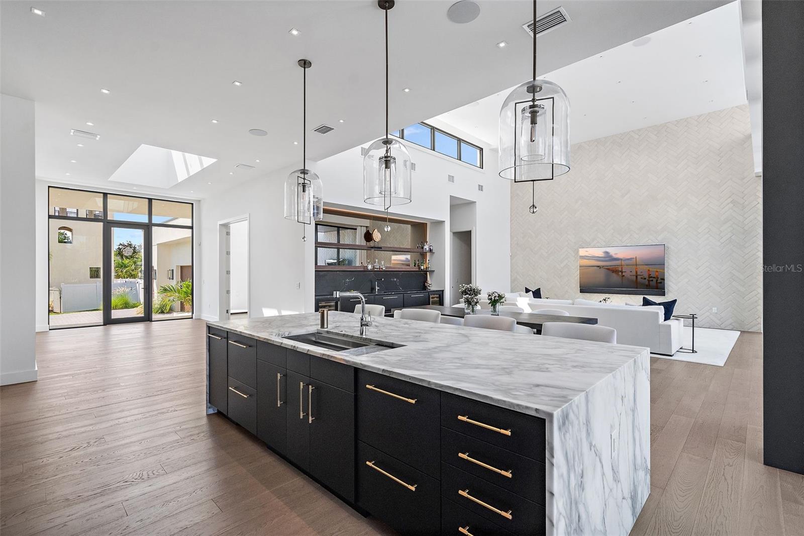 501 BARCELONA Dr TIERRA VERDE, FL 33715