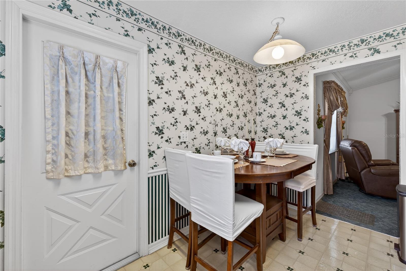 215 DAIRY Rd AUBURNDALE, FL 33823