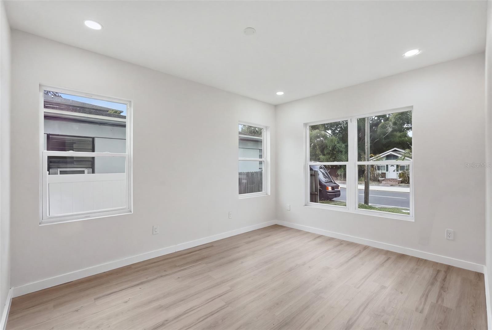2144 5TH Ave ST PETERSBURG, FL 33713