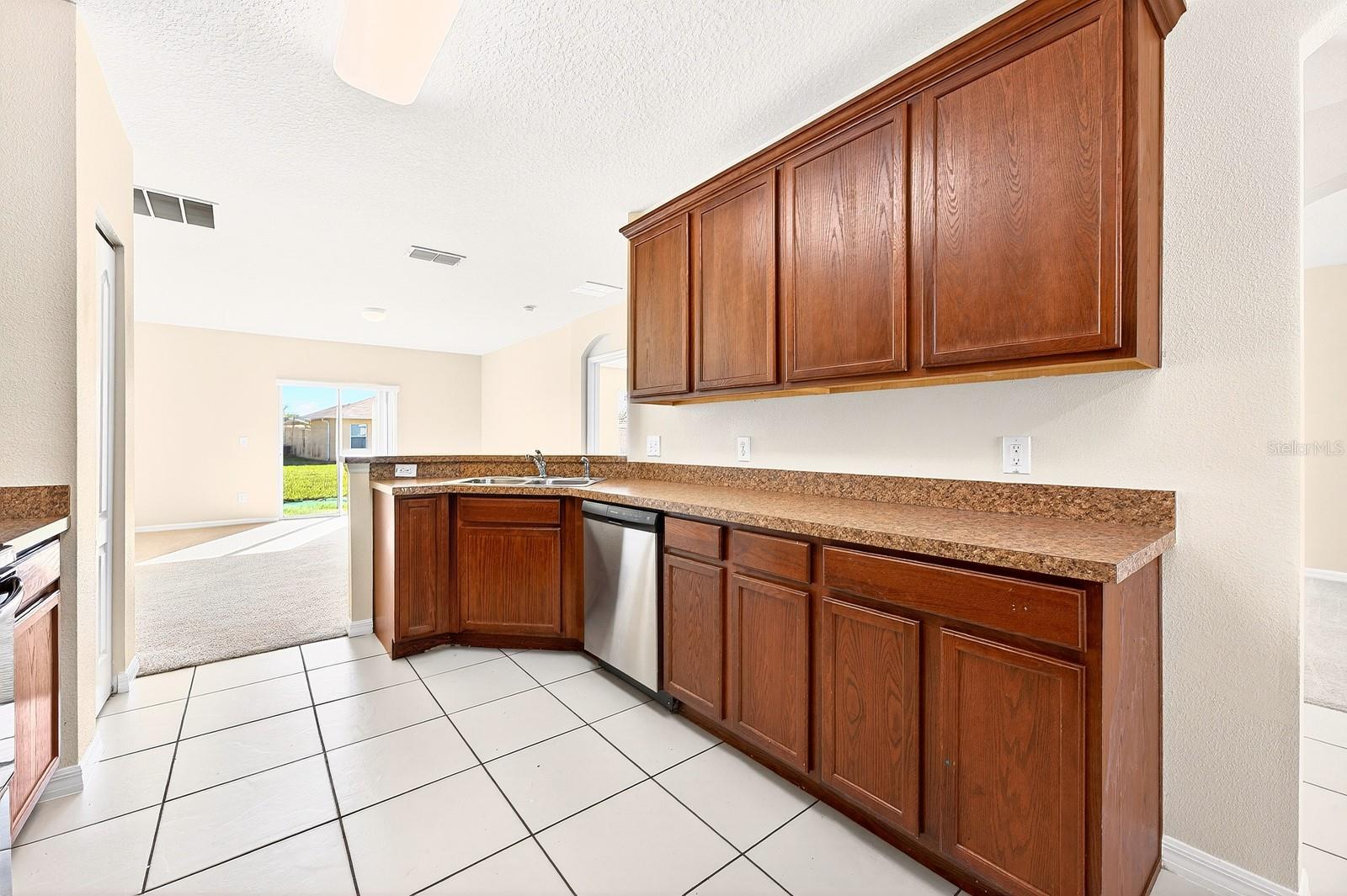 3210 QUEEN ALEXANDRIA Dr KISSIMMEE, FL 34744