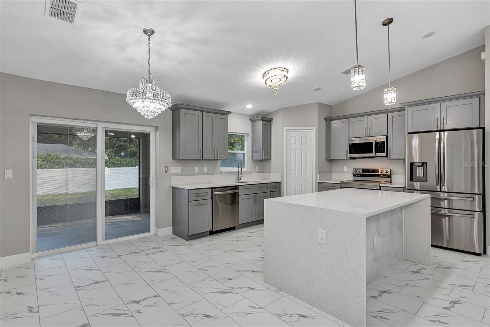 4327 SE 131ST Ln BELLEVIEW, FL 34420