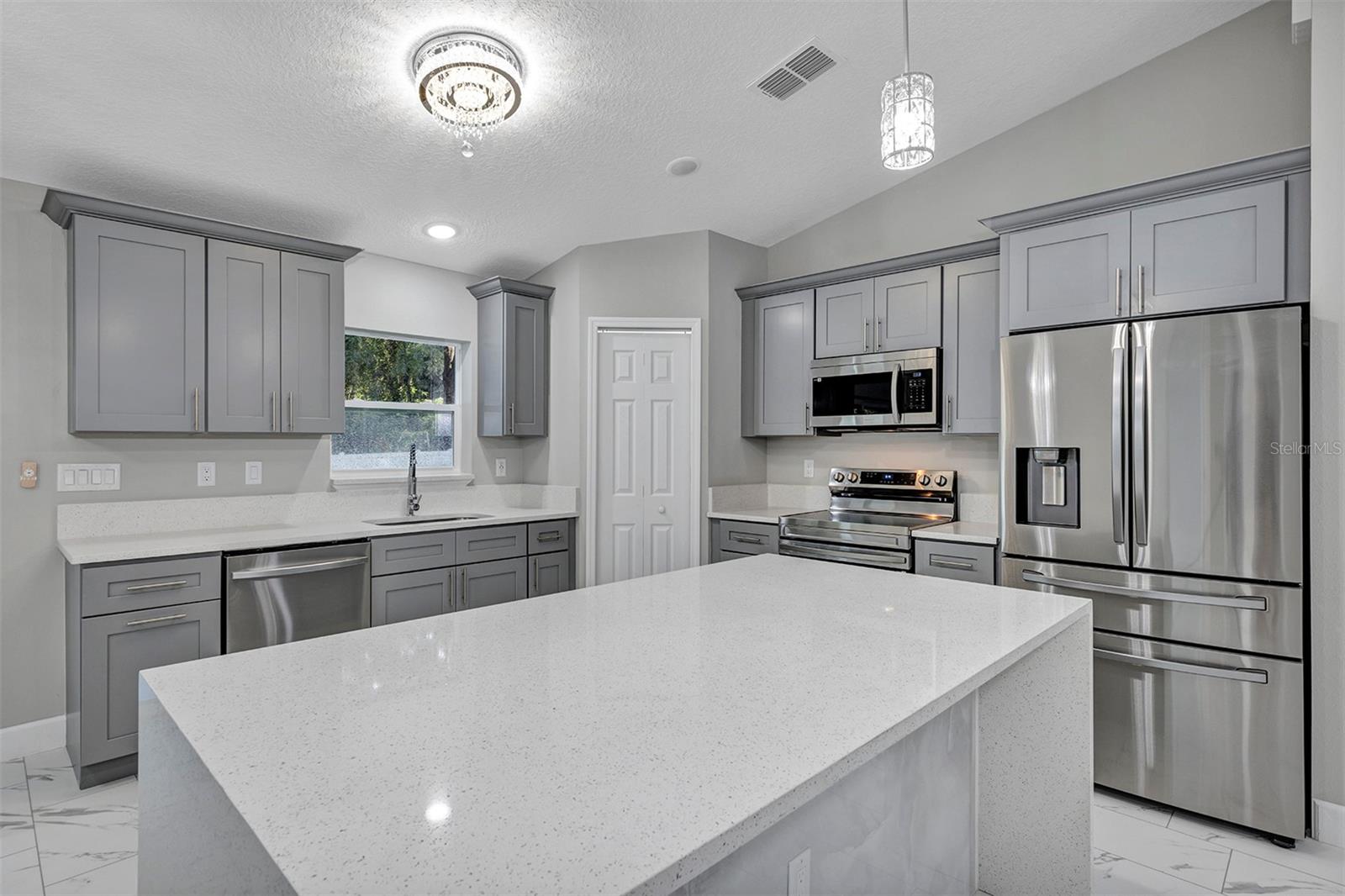 4327 SE 131ST Ln BELLEVIEW, FL 34420