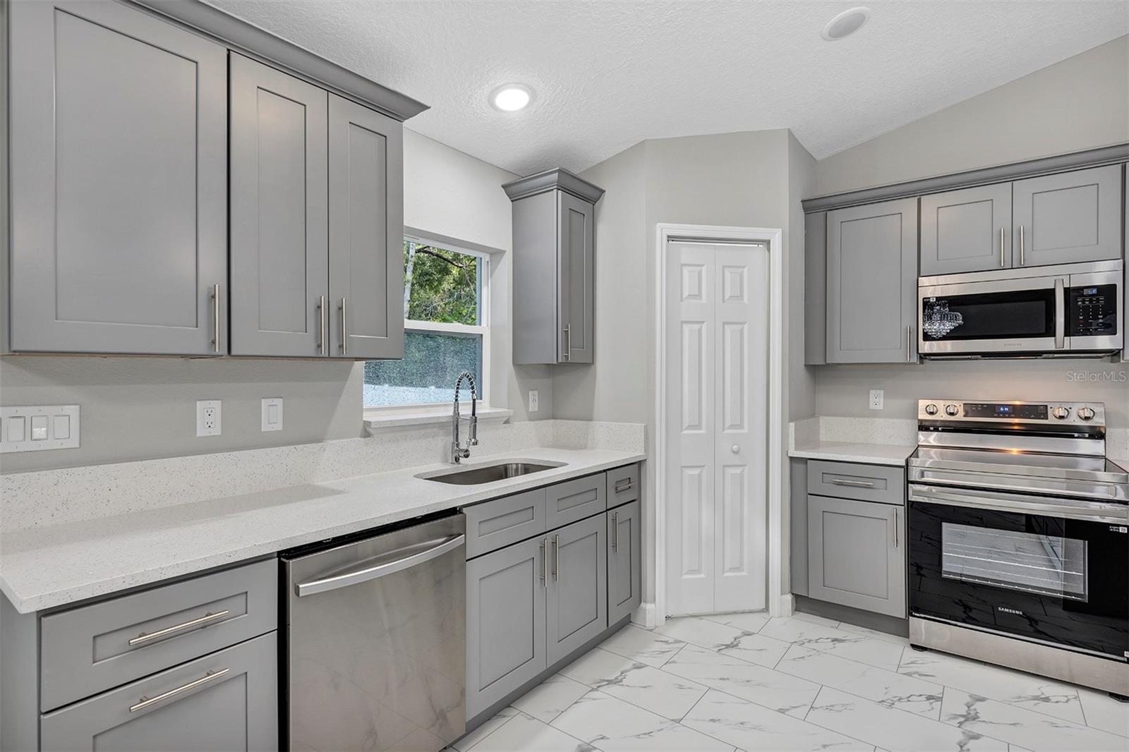 4327 SE 131ST Ln BELLEVIEW, FL 34420