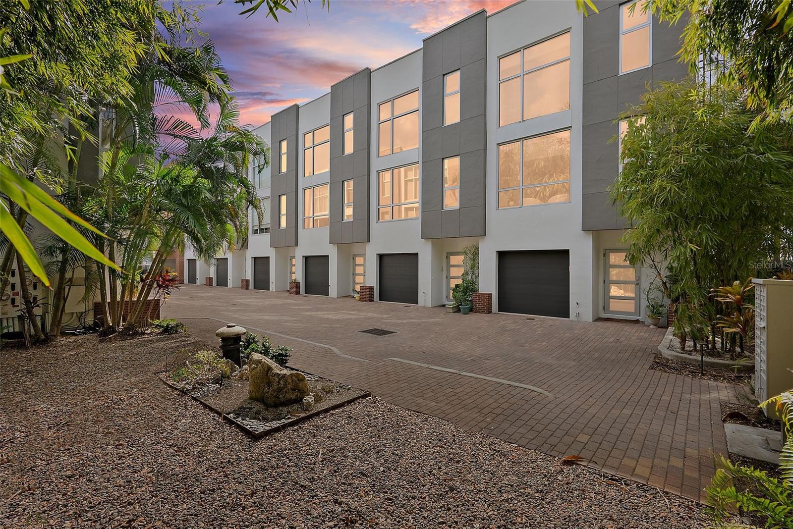 325 5TH Ave #10 ST PETERSBURG, FL 33701