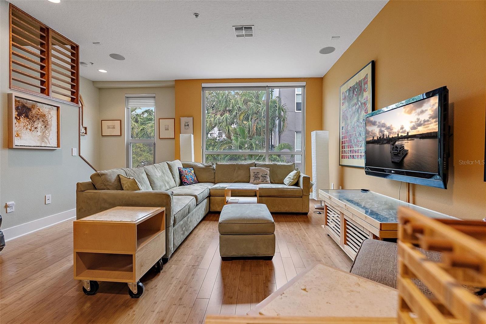 325 5TH Ave #10 ST PETERSBURG, FL 33701