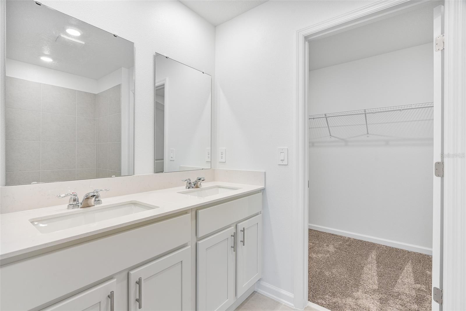 5625 GINGHAM Dr KISSIMMEE, FL 34758