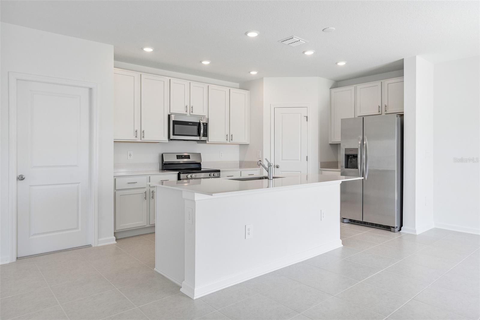 5625 GINGHAM Dr KISSIMMEE, FL 34758