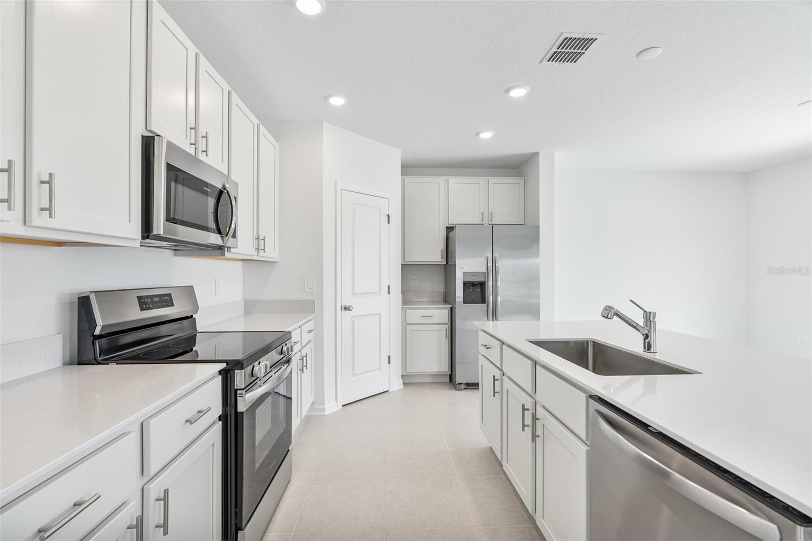 5625 GINGHAM Dr KISSIMMEE, FL 34758