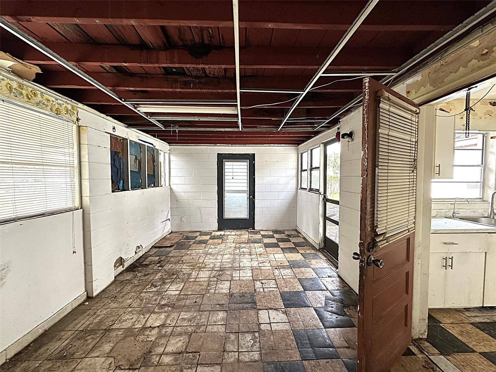 2722 W OAK St KISSIMMEE, FL 34741