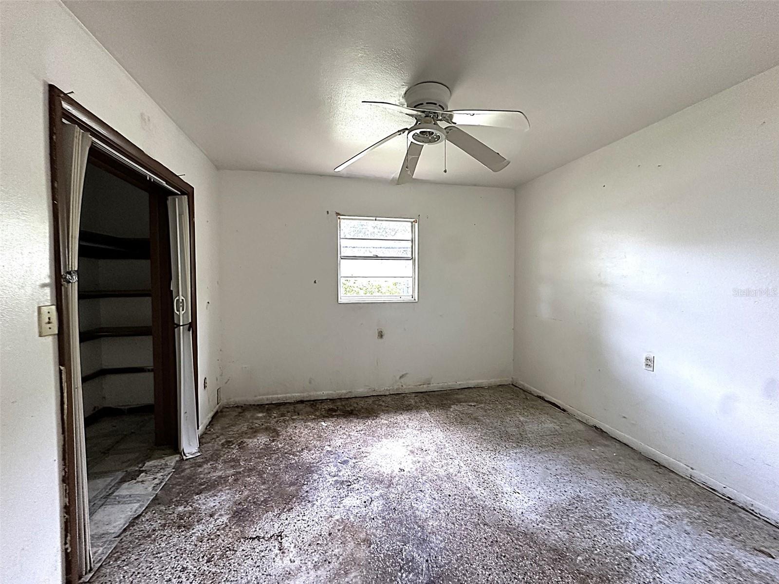 2722 W OAK St KISSIMMEE, FL 34741
