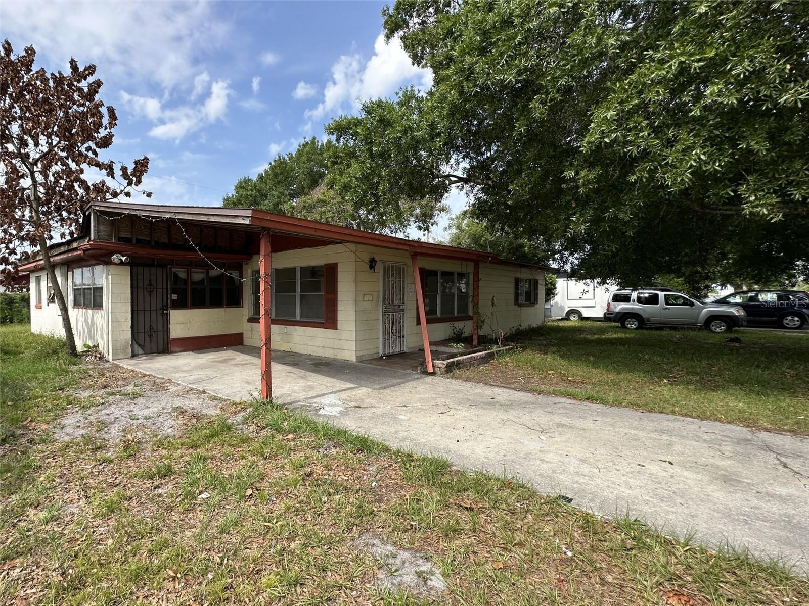 2722 W OAK St KISSIMMEE, FL 34741