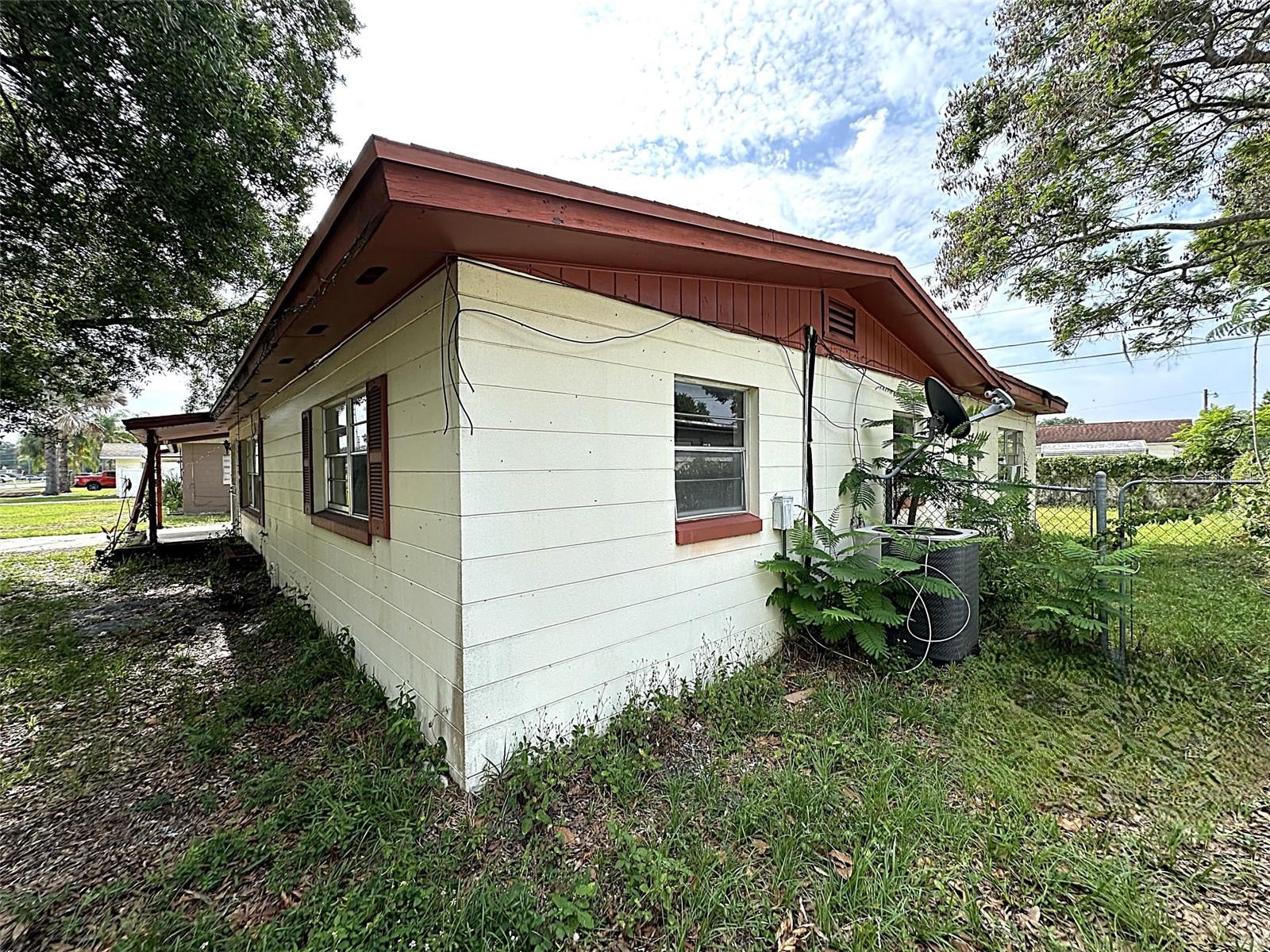 2722 W OAK St KISSIMMEE, FL 34741