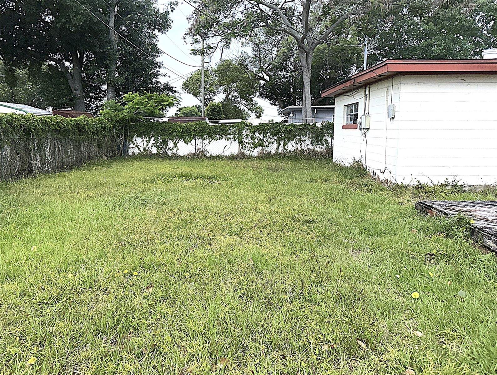 2722 W OAK St KISSIMMEE, FL 34741