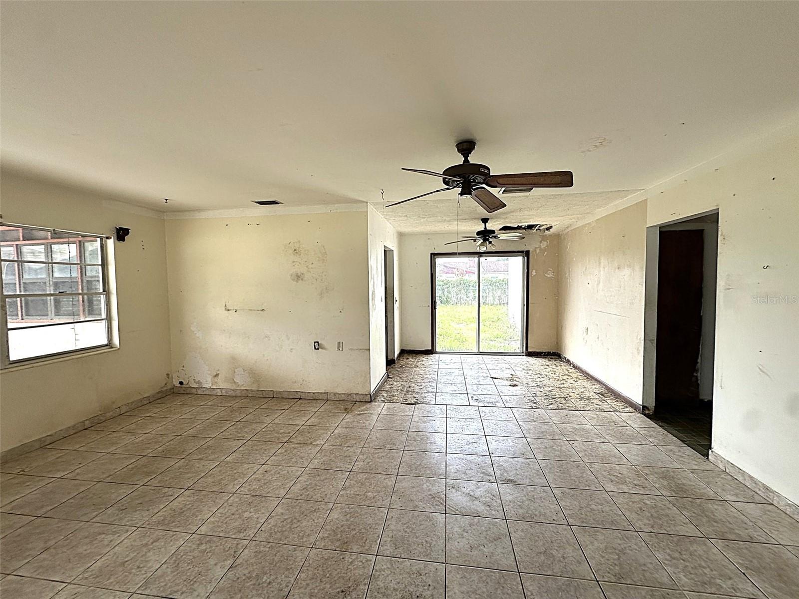 2722 W OAK St KISSIMMEE, FL 34741