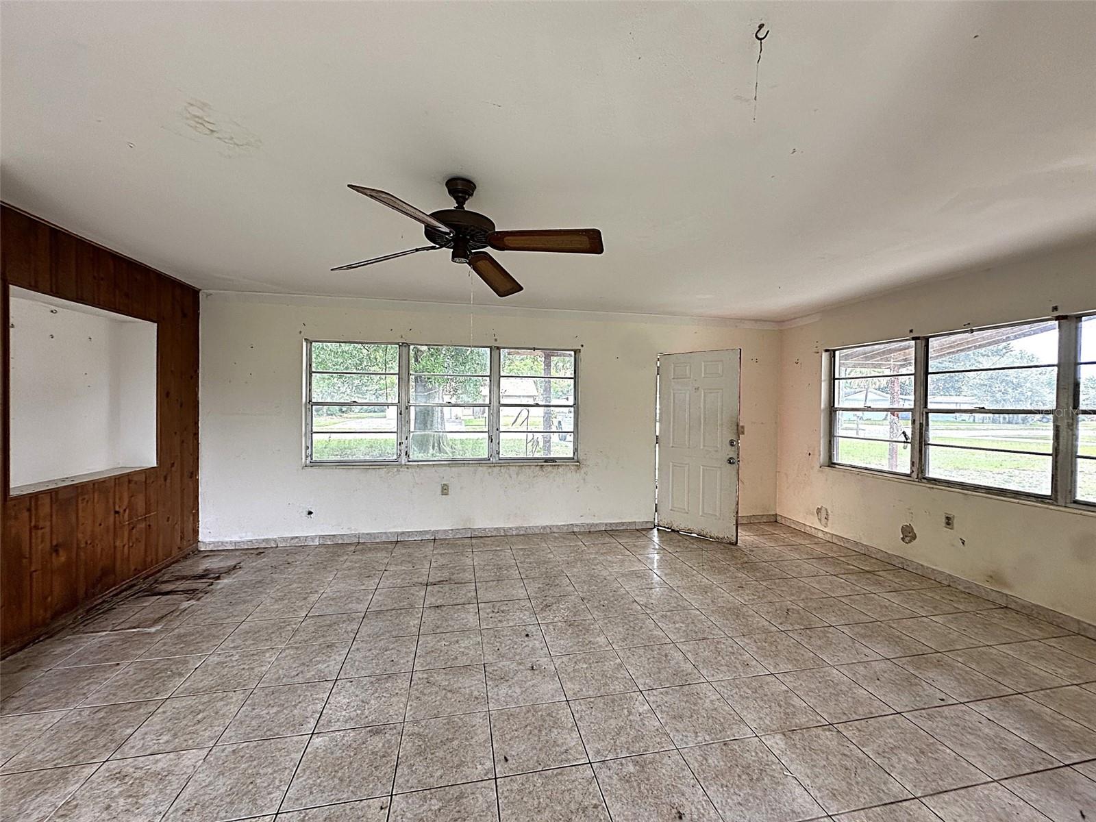 2722 W OAK St KISSIMMEE, FL 34741