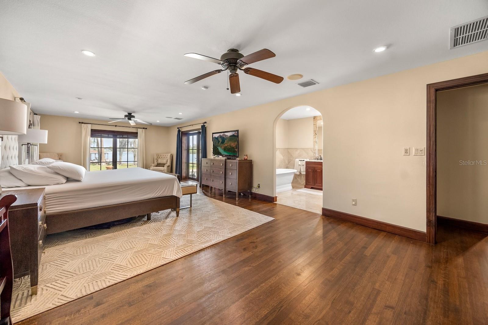 5400 KENMORE Ln ORLANDO, FL 32839