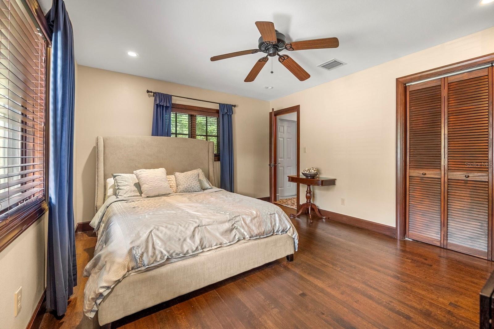 5400 KENMORE Ln ORLANDO, FL 32839