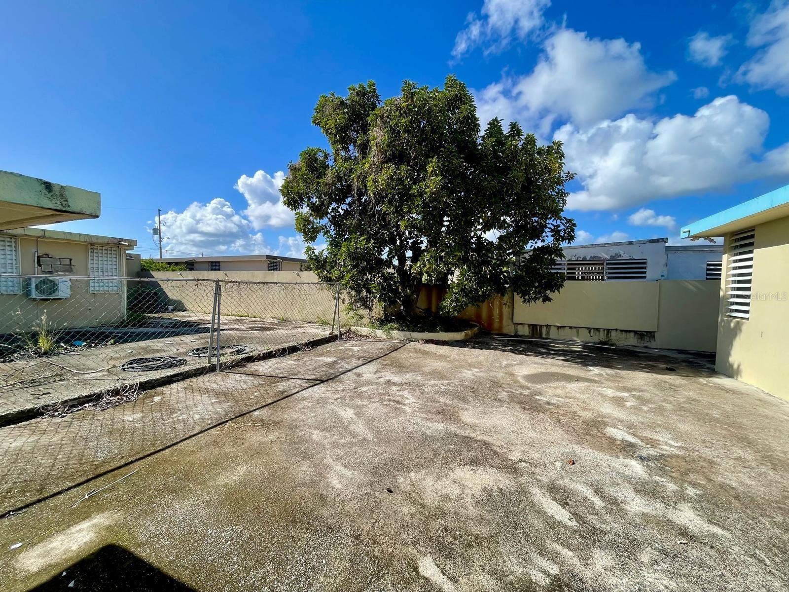 CALLE 28 EXT VERDEMAR #776 PUNTA SANTIAGO, PR 00741