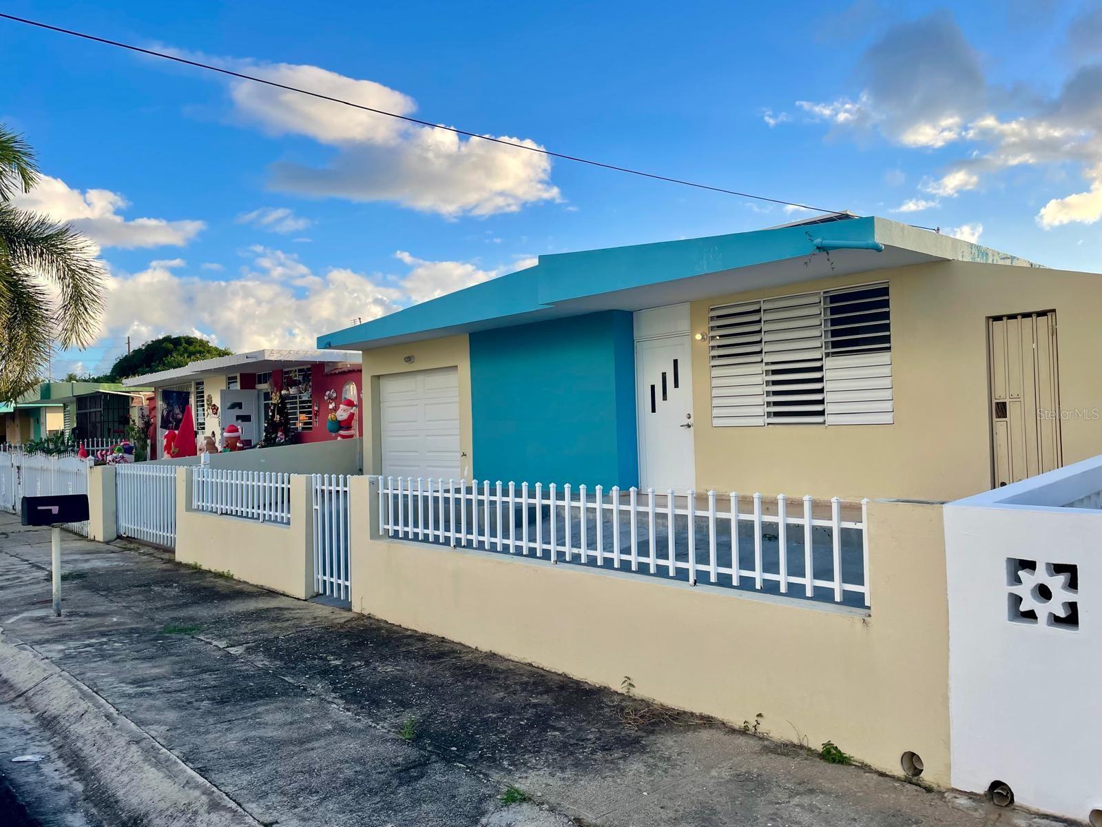 CALLE 28 EXT VERDEMAR #776 PUNTA SANTIAGO, PR 00741