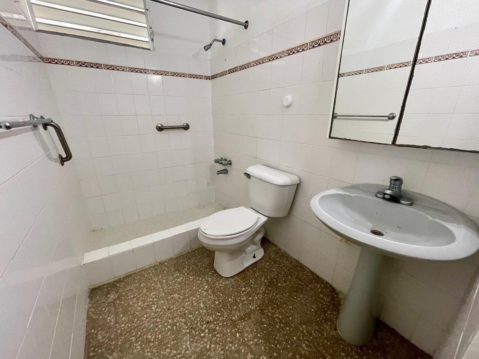 CALLE 28 EXT VERDEMAR #776 PUNTA SANTIAGO, PR 00741