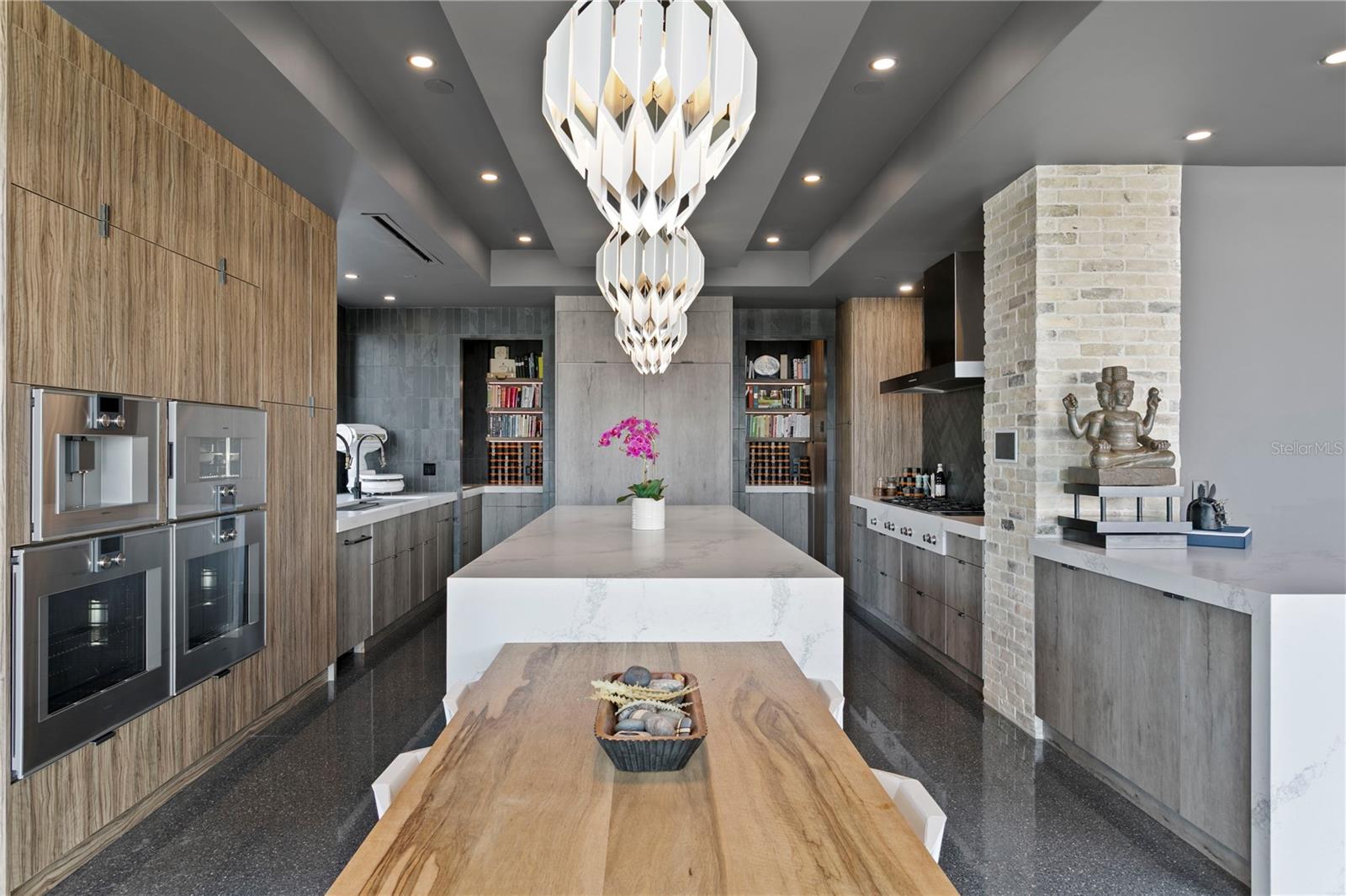 2619 BAYSHORE Blvd #200 TAMPA, FL 33629