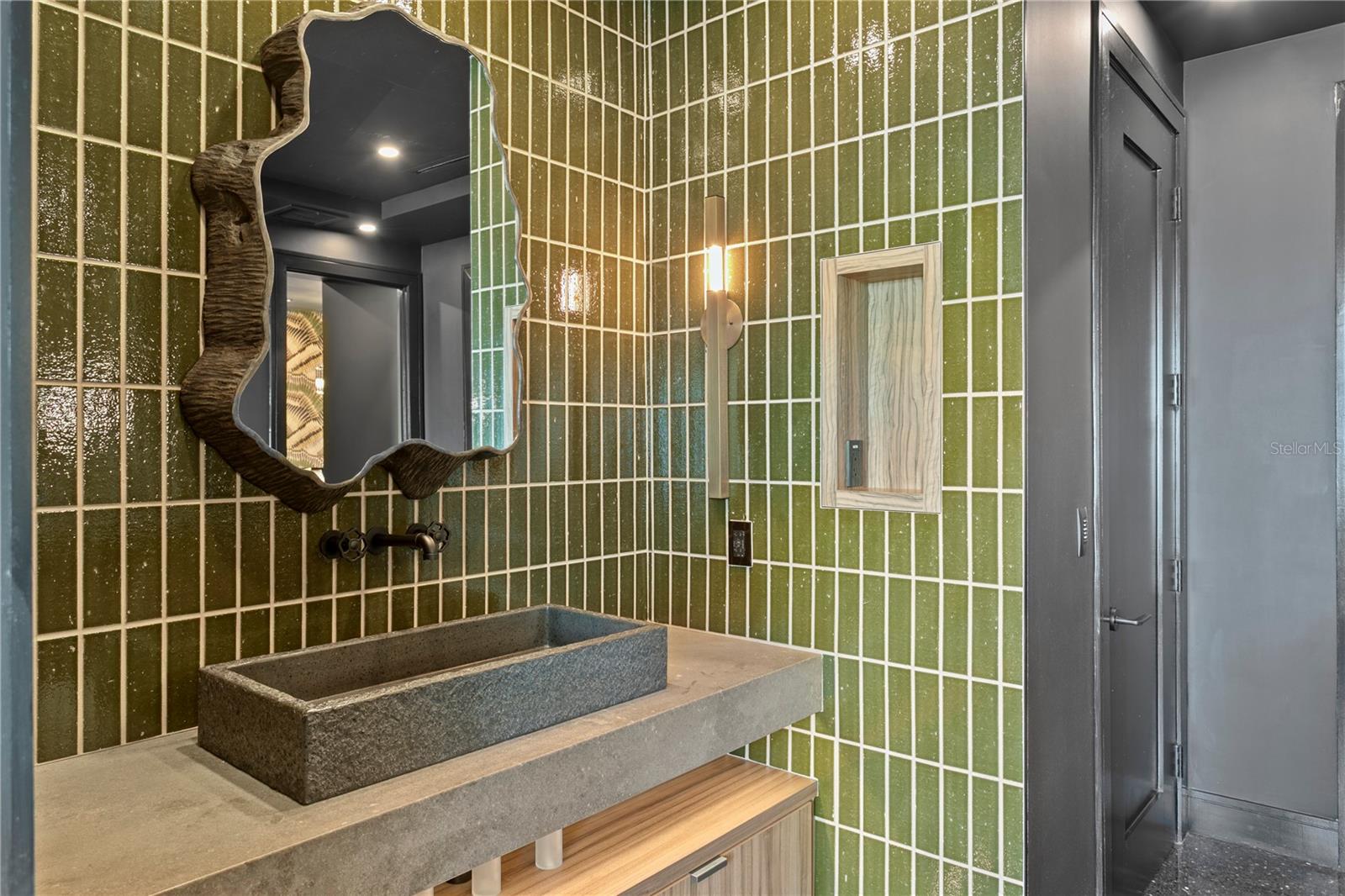 2619 BAYSHORE Blvd #200 TAMPA, FL 33629