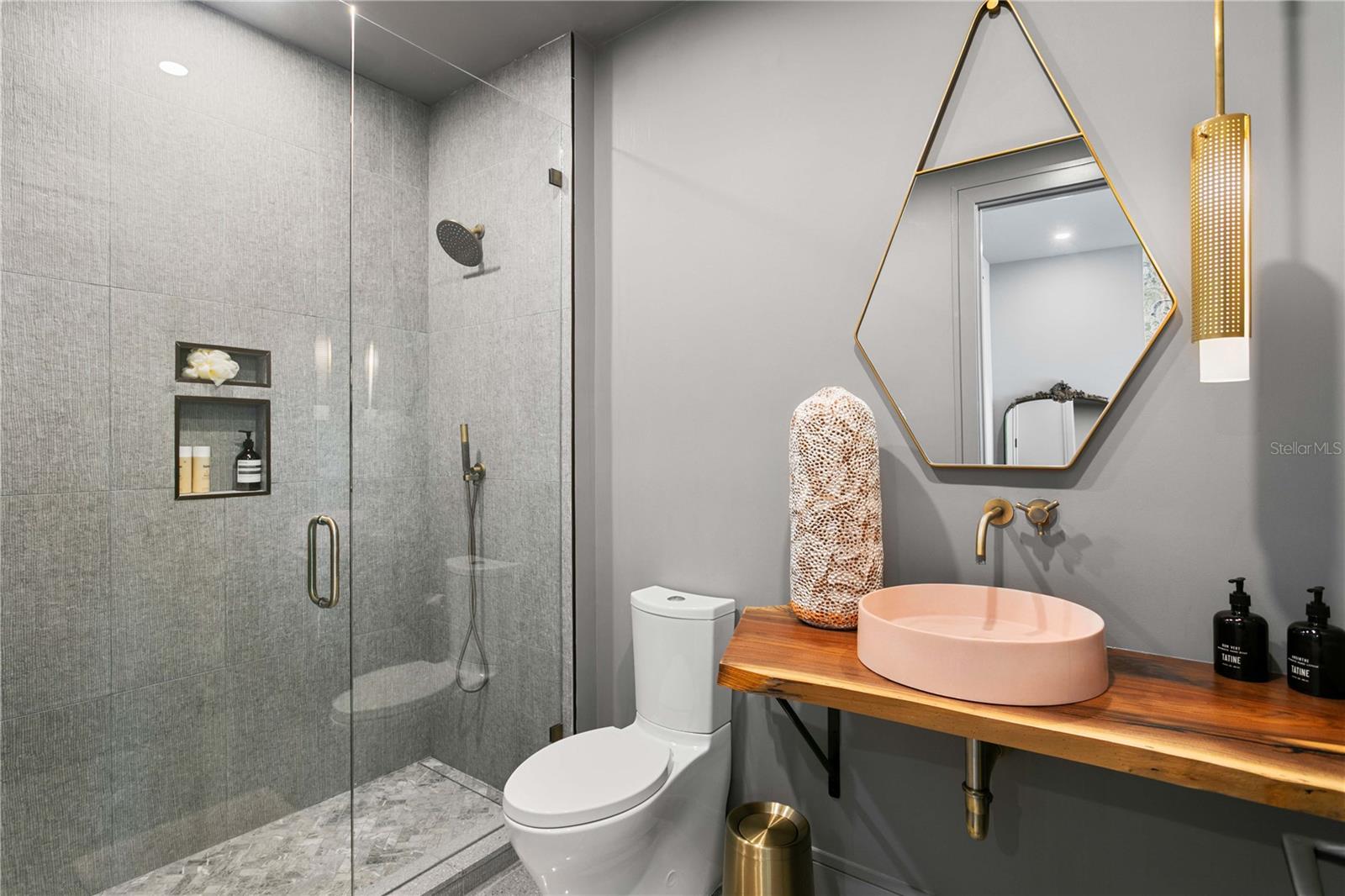 2619 BAYSHORE Blvd #200 TAMPA, FL 33629