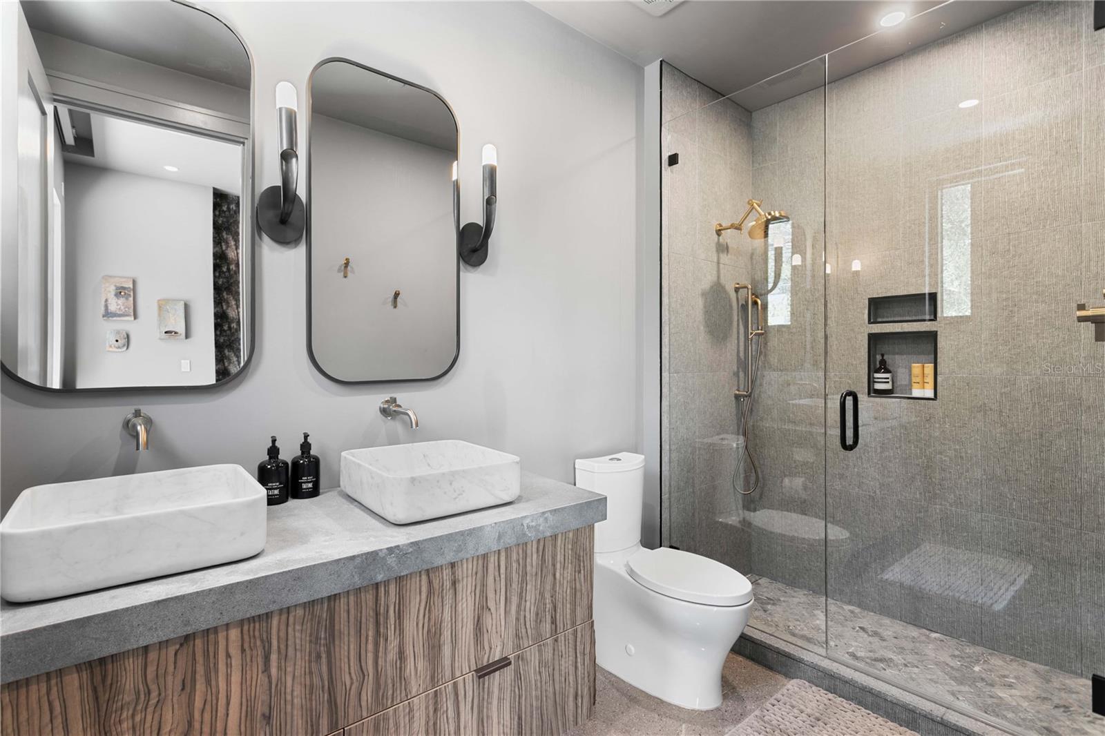 2619 BAYSHORE Blvd #200 TAMPA, FL 33629