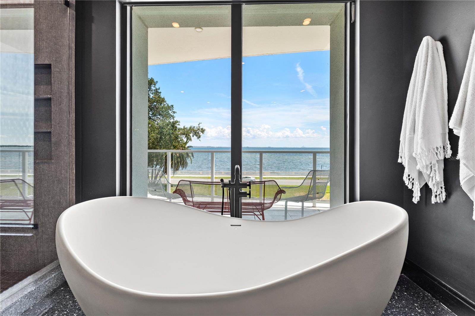 2619 BAYSHORE Blvd #200 TAMPA, FL 33629