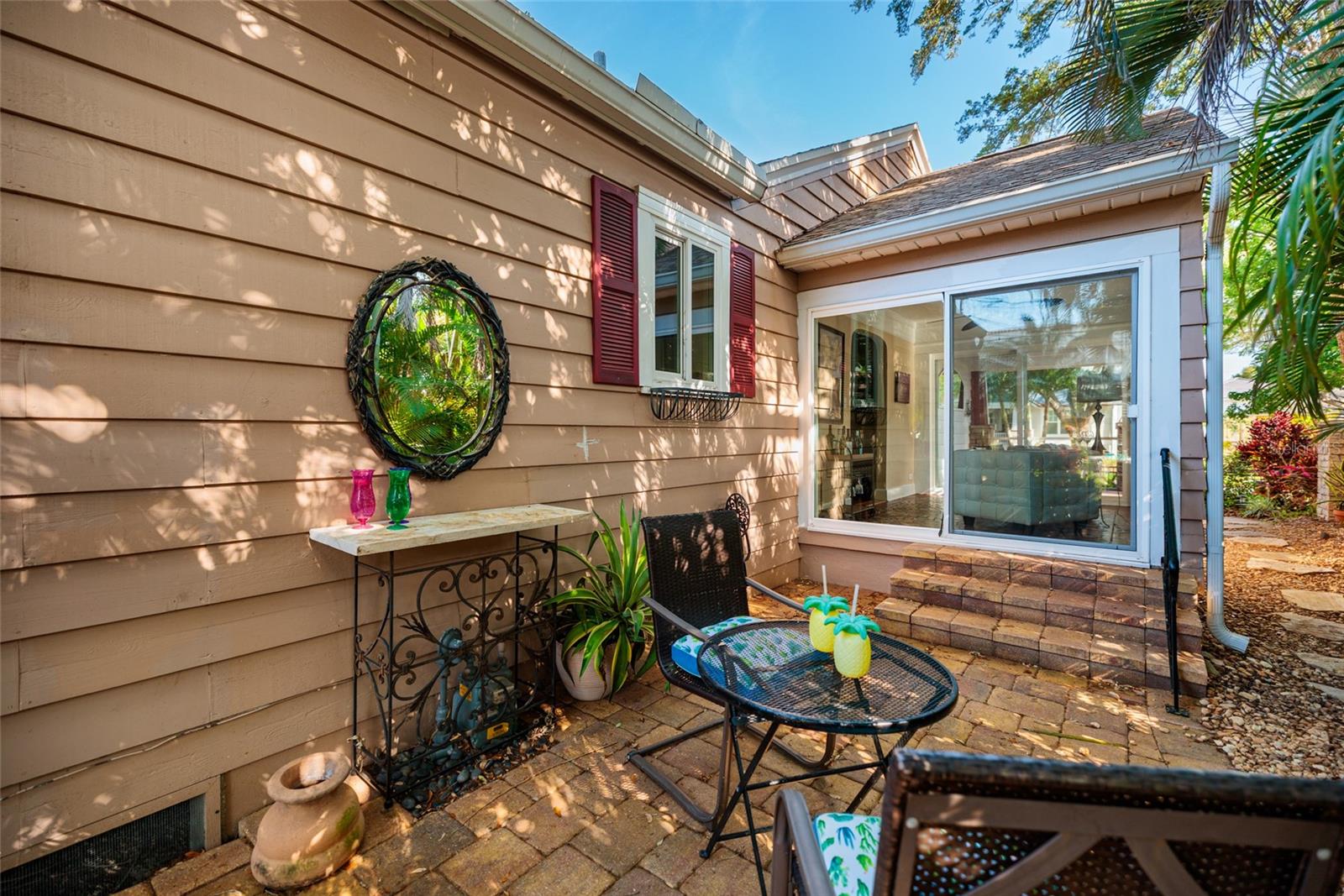 446 21ST Ave ST PETERSBURG, FL 33704