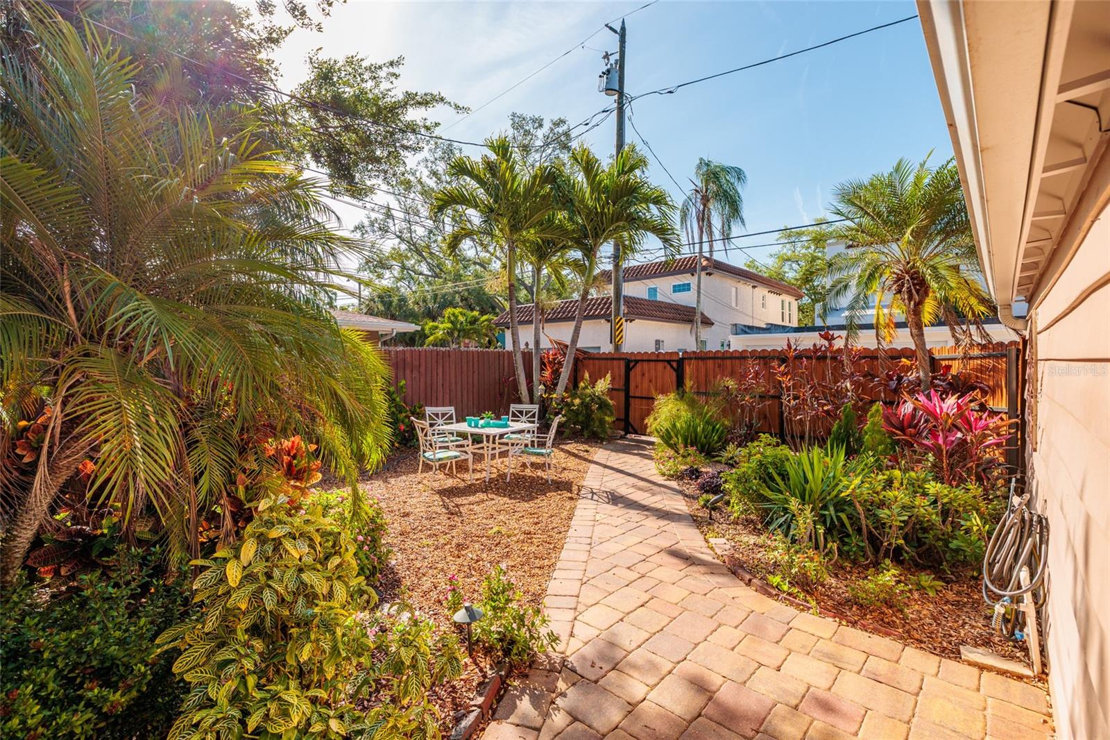 446 21ST Ave ST PETERSBURG, FL 33704