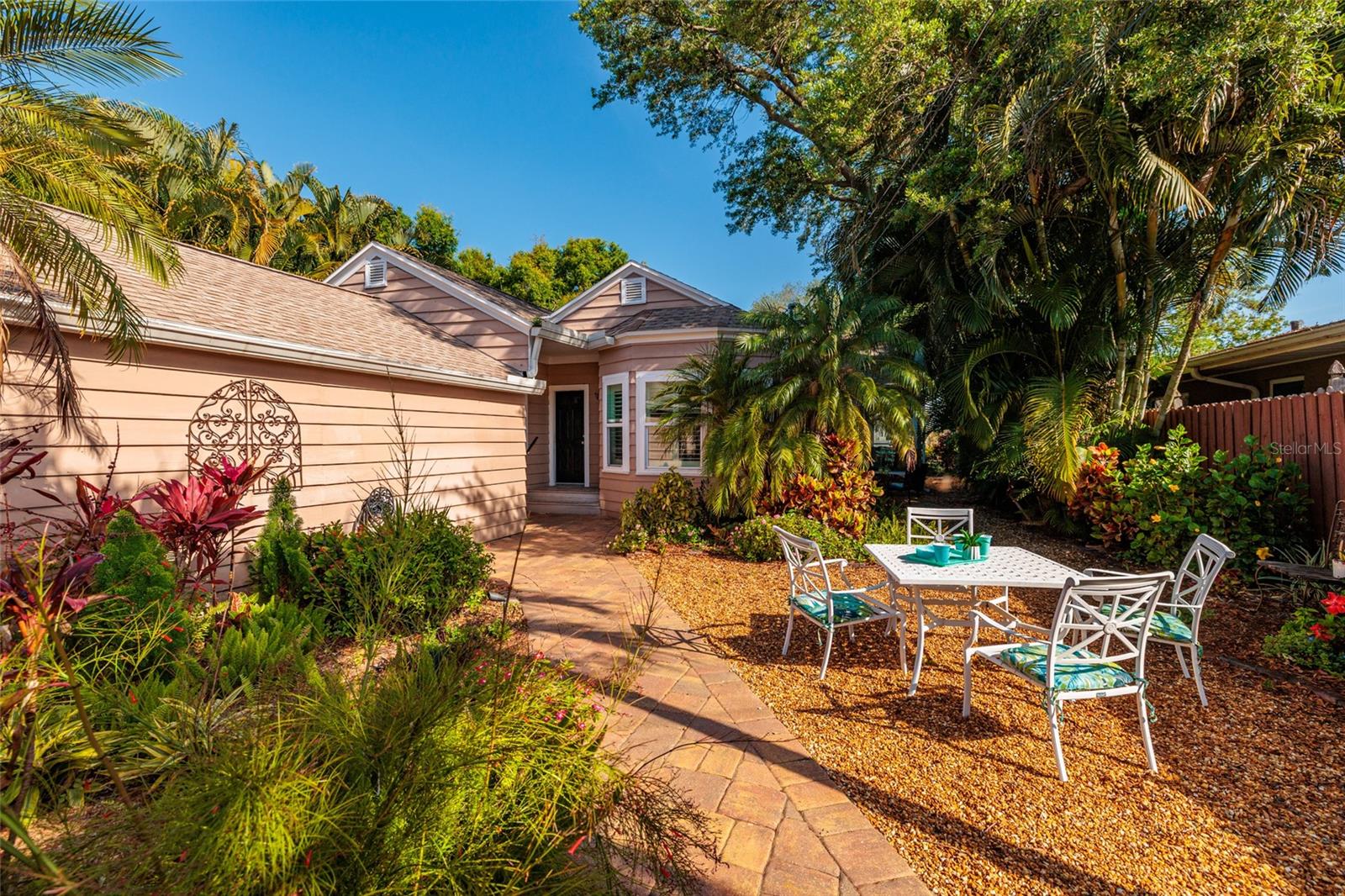 446 21ST Ave ST PETERSBURG, FL 33704