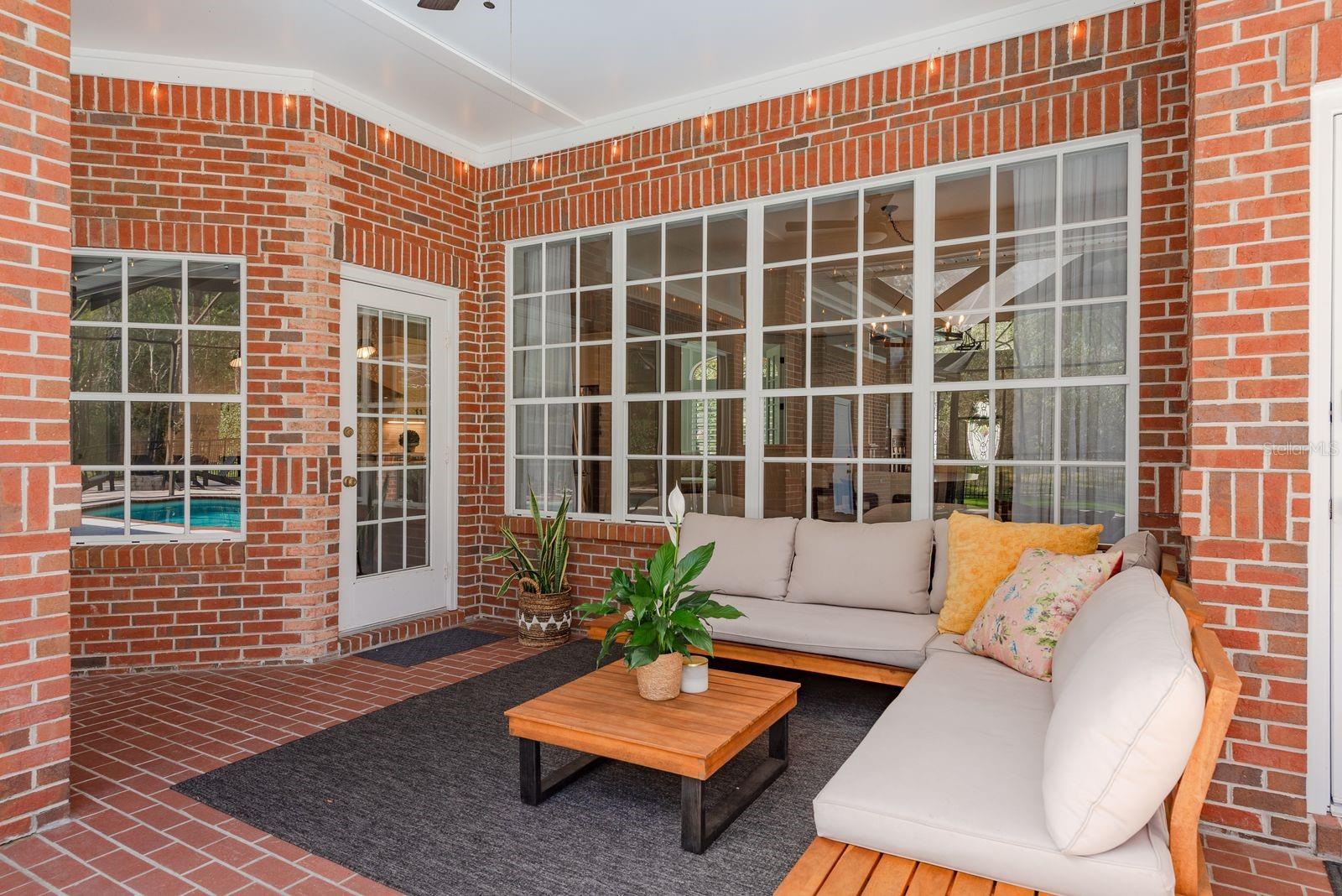 1499 E Lk WOODLANDS Pkwy OLDSMAR, FL 34677